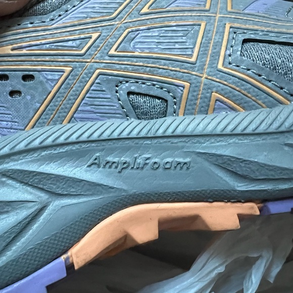 ASICS sneakers - Picture 7 of 10